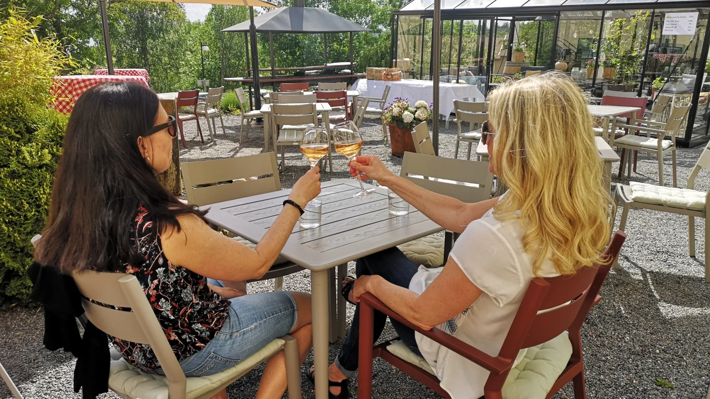 Ett glas rosé på Gården