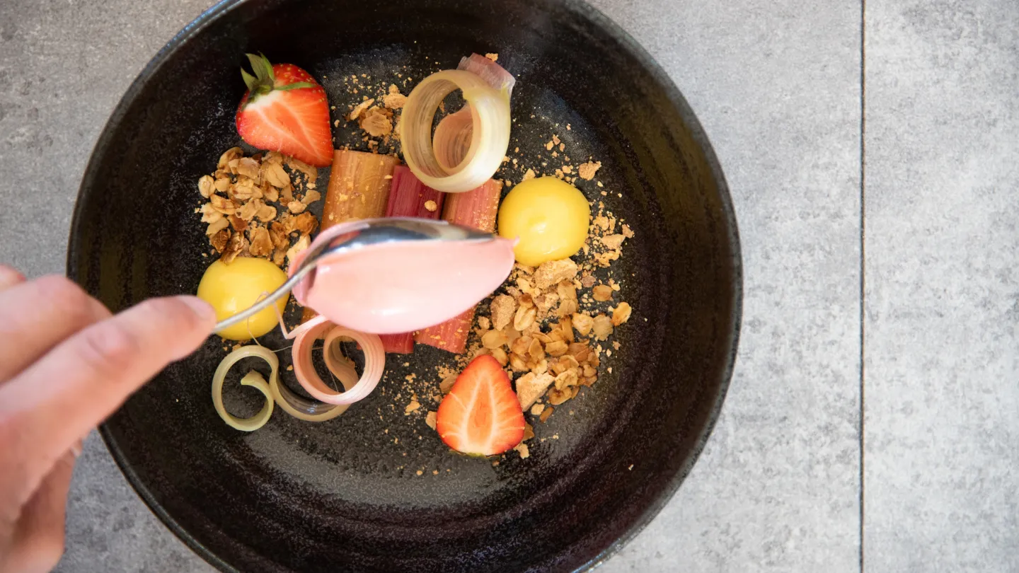 Jordgubb- och rabarberdessert